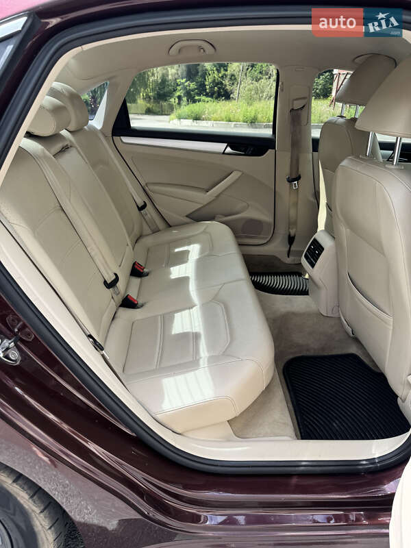 Седан Volkswagen Passat 2012 в Чернигове