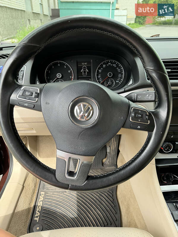 Седан Volkswagen Passat 2012 в Чернигове