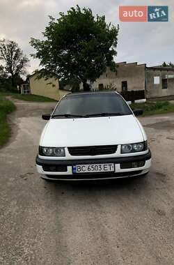 Седан Volkswagen Passat 1994 в Львове