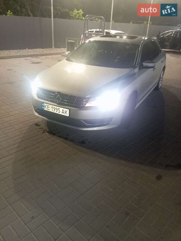 Седан Volkswagen Passat 2014 в Днепре
