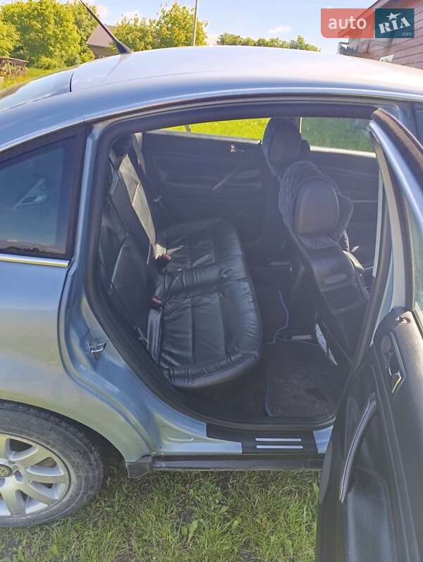 Седан Volkswagen Passat 2002 в Мостиській