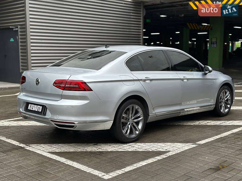 Седан Volkswagen Passat 2018 в Києві