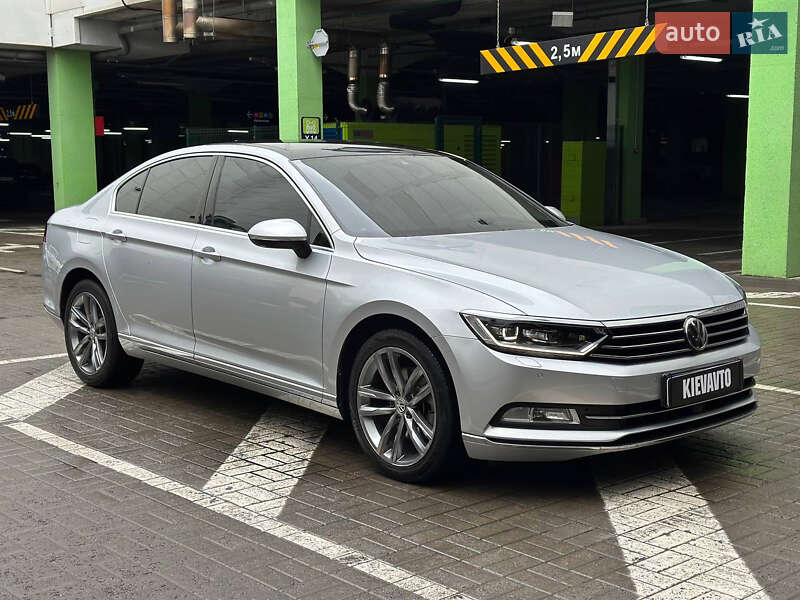 Седан Volkswagen Passat 2018 в Києві