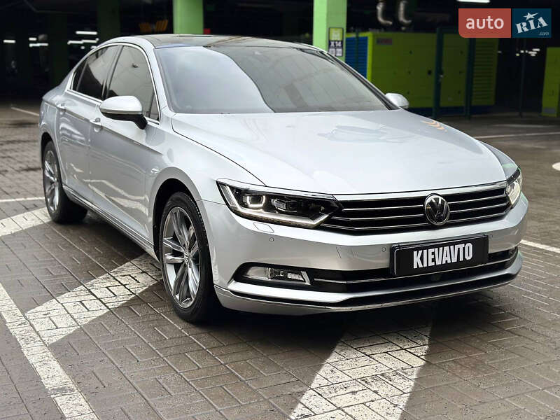 Седан Volkswagen Passat 2018 в Києві