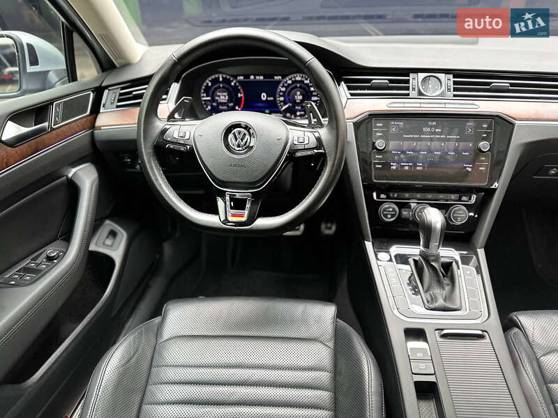 Седан Volkswagen Passat 2018 в Києві