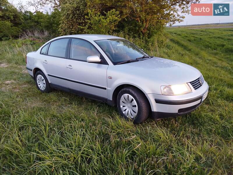 Седан Volkswagen Passat 1997 в Радехове