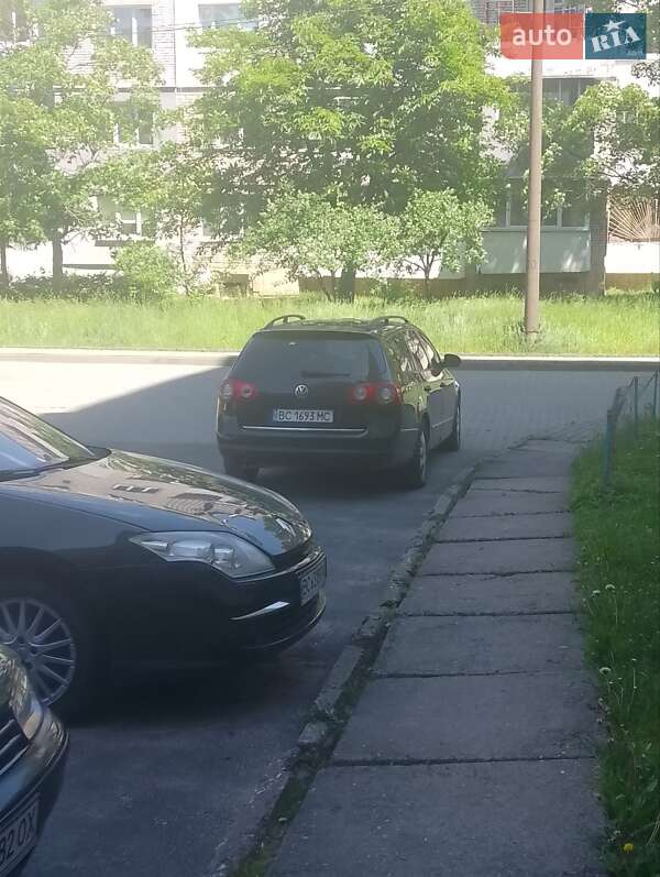 Універсал Volkswagen Passat 2008 в Новояворівську