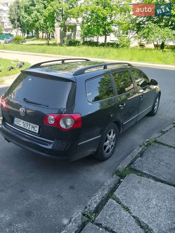 Універсал Volkswagen Passat 2008 в Новояворівську