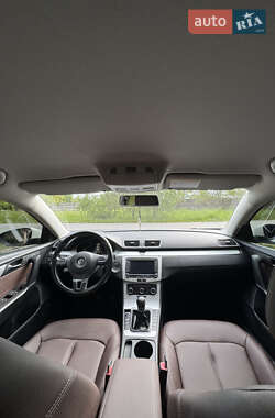 Універсал Volkswagen Passat 2013 в 