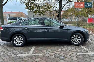 Седан Volkswagen Passat 2018 в Киеве