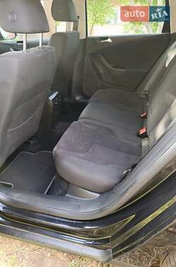 Універсал Volkswagen Passat 2009 в 