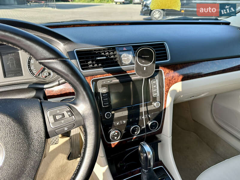 Седан Volkswagen Passat 2012 в Києві