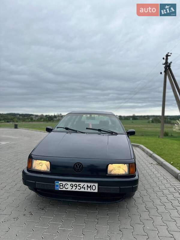 Універсал Volkswagen Passat 1992 в Шумську