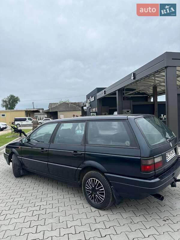 Універсал Volkswagen Passat 1992 в Шумську