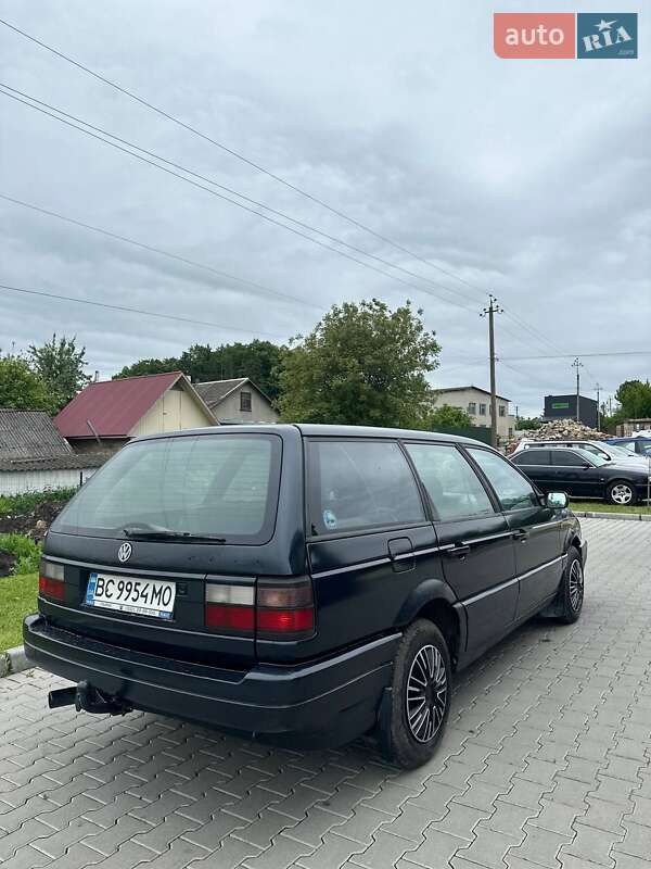Універсал Volkswagen Passat 1992 в Шумську