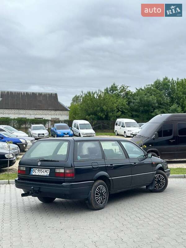 Універсал Volkswagen Passat 1992 в Шумську