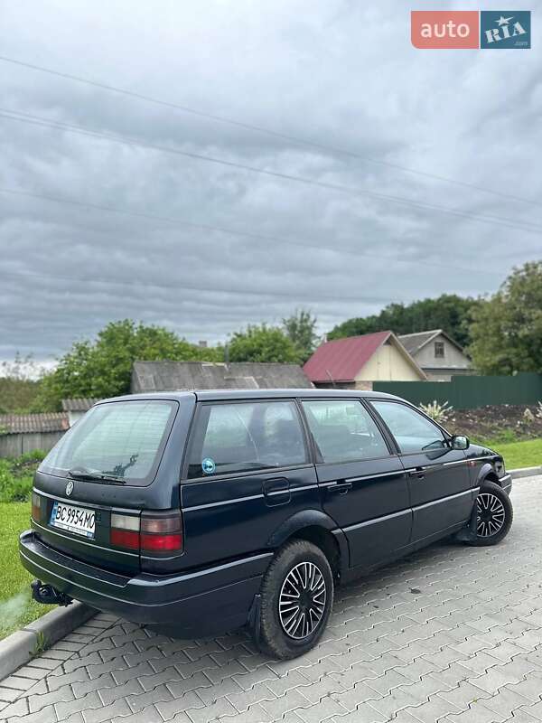 Універсал Volkswagen Passat 1992 в Шумську