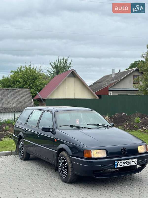 Універсал Volkswagen Passat 1992 в Шумську