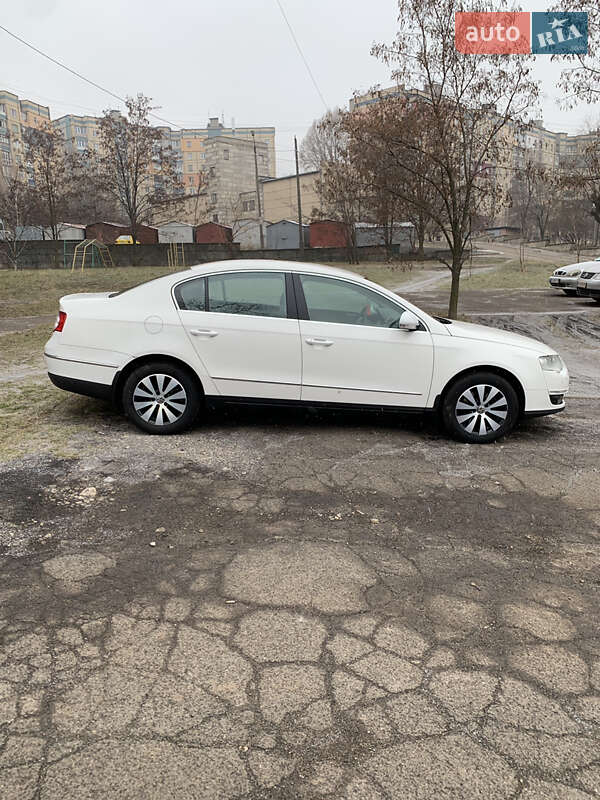 Седан Volkswagen Passat 2010 в Кривому Розі