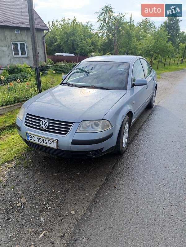 Седан Volkswagen Passat 2002 в Мостиській