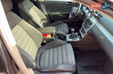 Універсал Volkswagen Passat 2010 в 
