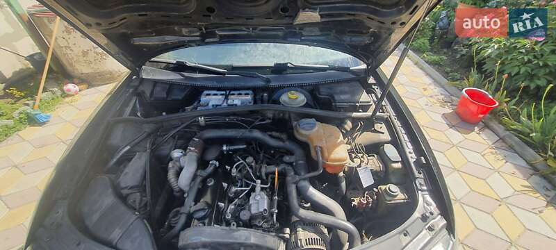 Седан Volkswagen Passat 1998 в Умані