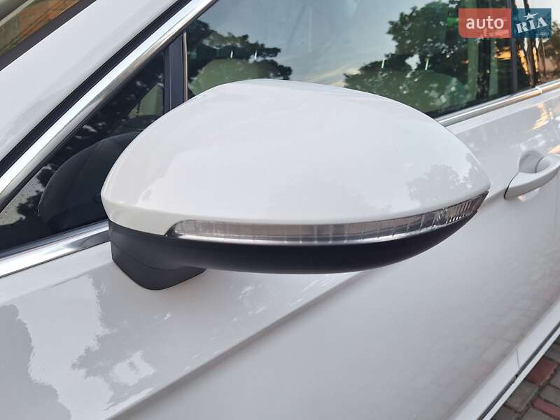 Седан Volkswagen Passat 2017 в Киеве