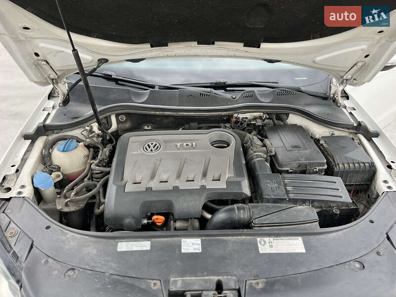 Універсал Volkswagen Passat 2012 в Коростені