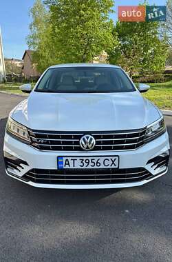 Седан Volkswagen Passat 2017 в Ивано-Франковске