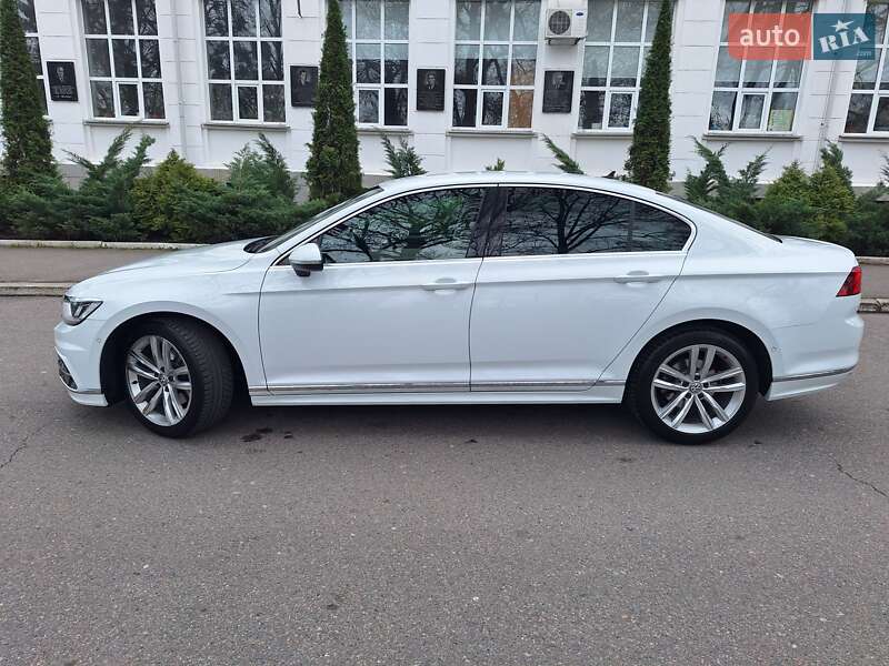 Седан Volkswagen Passat 2017 в Киеве