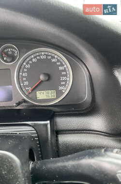Универсал Volkswagen Passat 2002 в 