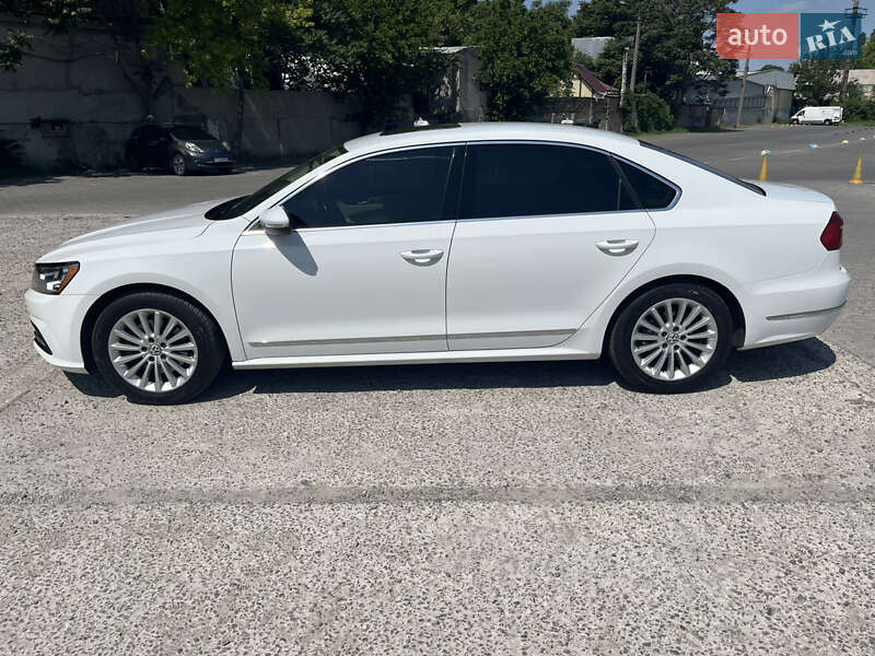 Седан Volkswagen Passat 2016 в Одессе