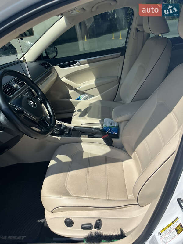 Седан Volkswagen Passat 2016 в Одессе
