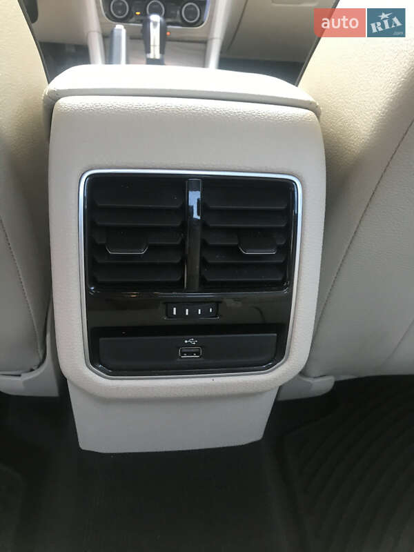 Седан Volkswagen Passat 2016 в Одессе