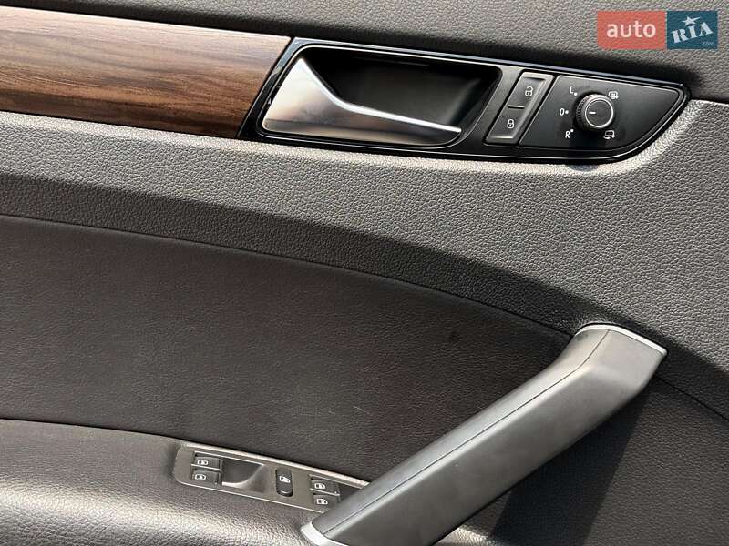 Седан Volkswagen Passat 2020 в Львове