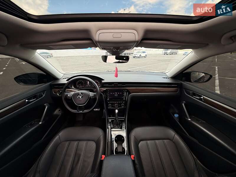 Седан Volkswagen Passat 2020 в Львове