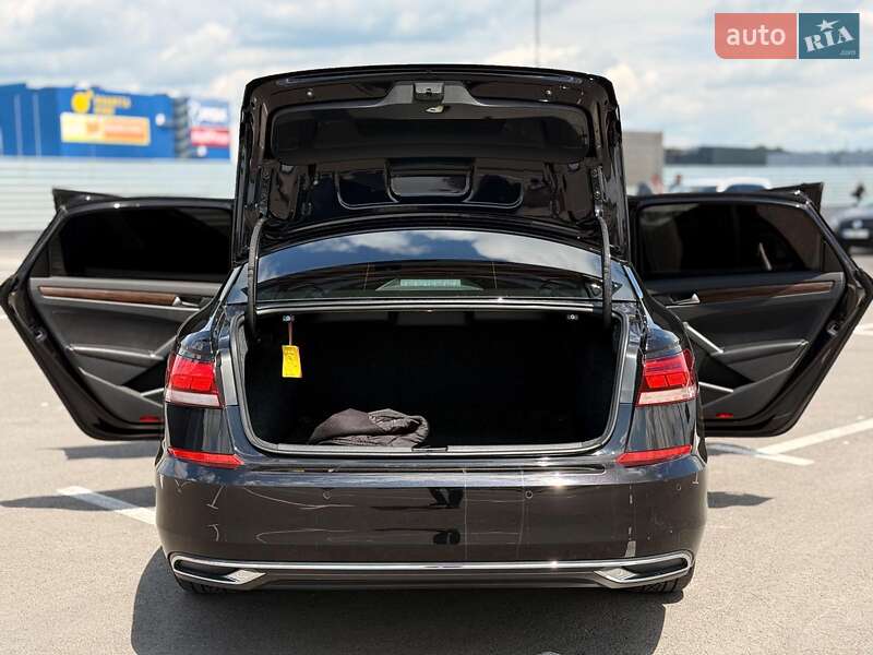 Седан Volkswagen Passat 2020 в Львове