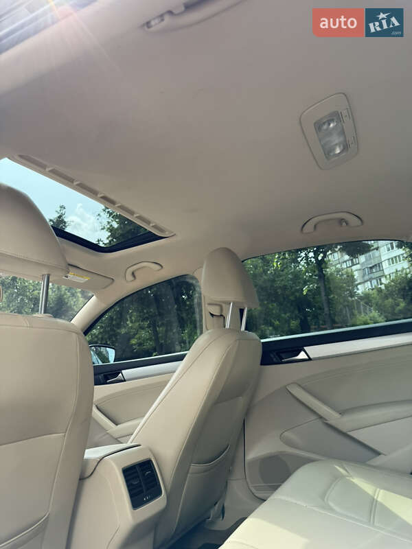 Седан Volkswagen Passat 2013 в Киеве