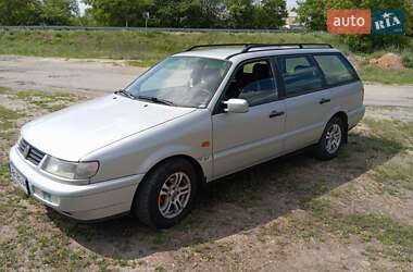Универсал Volkswagen Passat 1995 в Ямполе
