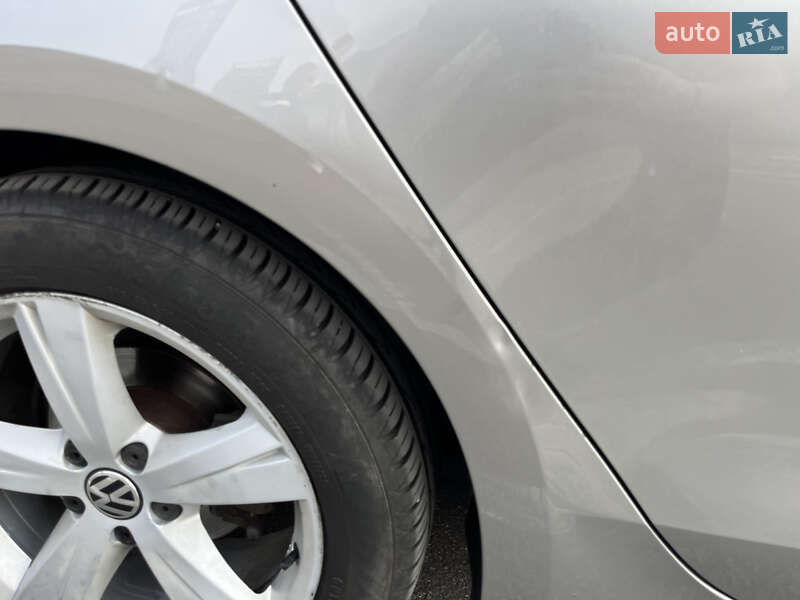 Седан Volkswagen Passat 2012 в Киеве