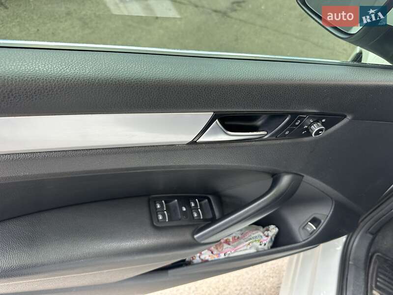 Седан Volkswagen Passat 2012 в Одессе