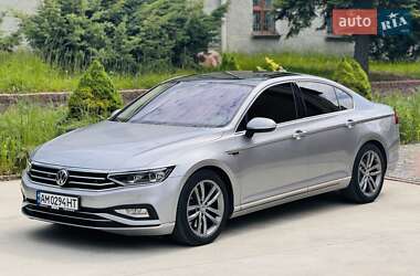 Седан Volkswagen Passat 2019 в Коростене