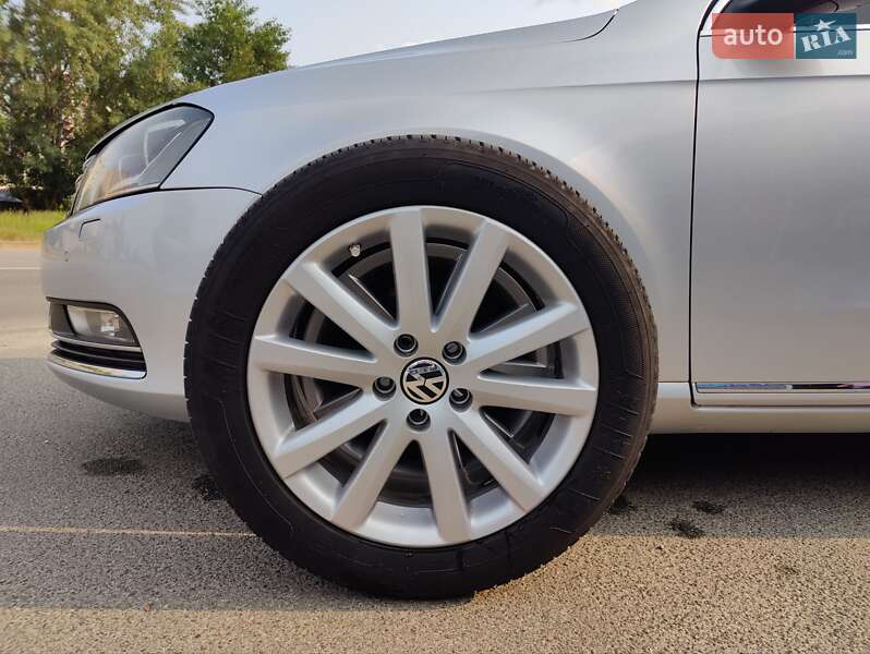 Универсал Volkswagen Passat 2014 в Киеве