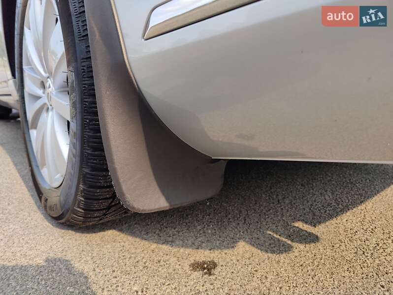 Универсал Volkswagen Passat 2014 в Киеве