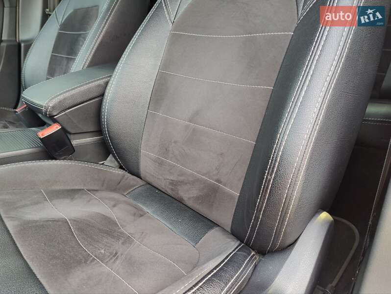 Универсал Volkswagen Passat 2014 в Киеве