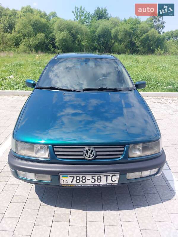 Седан Volkswagen Passat 1996 в Львові