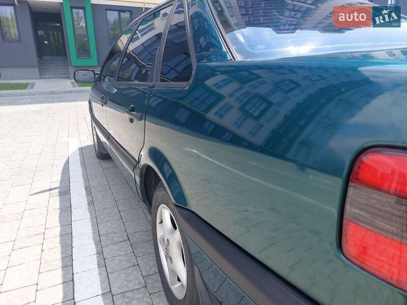 Седан Volkswagen Passat 1996 в Львові
