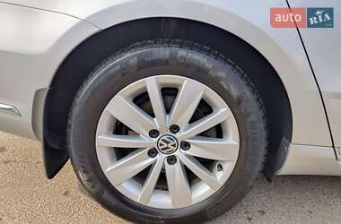Універсал Volkswagen Passat 2014 в 