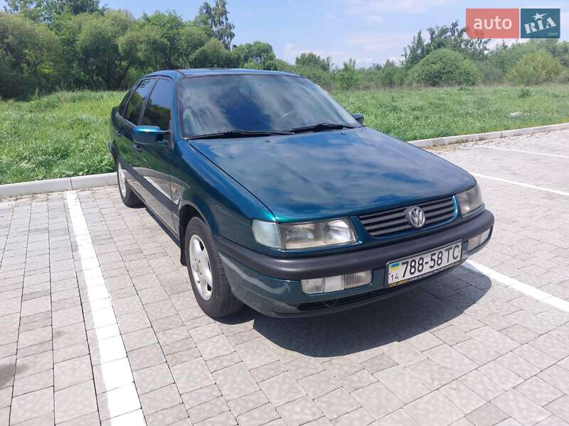 Седан Volkswagen Passat 1996 в Львові