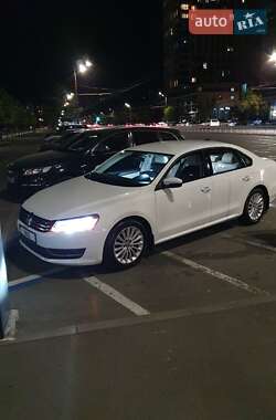 Седан Volkswagen Passat 2013 в Дніпрі